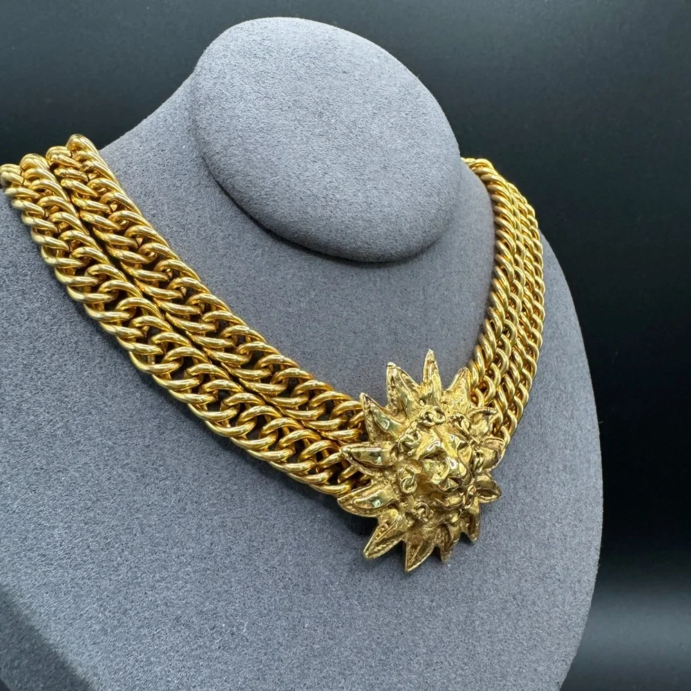 ‼️FINAL PRICE‼️ LOT 969 24K gold plated Chanel double strand vintage lion - Picture 10 of 14